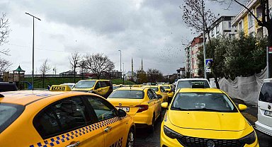 İstanbul'daki taksiciler taksimetrelerini güncellemeye başladı