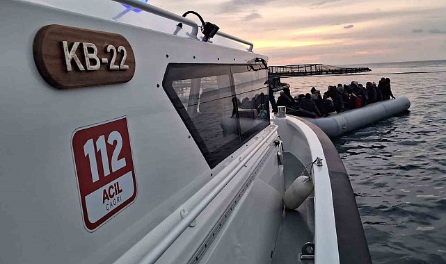 İzmir açıklarında 45 düzensiz göçmen kurtarılırken, 185 düzensiz göçmen ise yakalandı