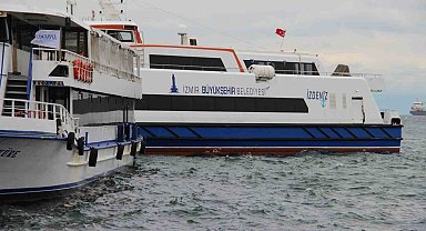 İzmir'de deniz ulaşımına fırtına engeli