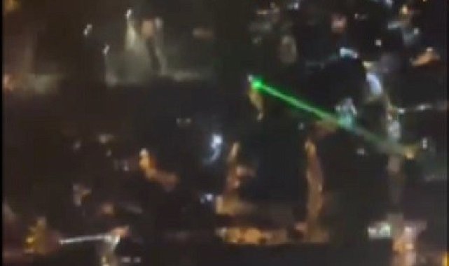 İzmir'de inişe hazırlanan uçağa lazer tuttular... O anlar kamerada