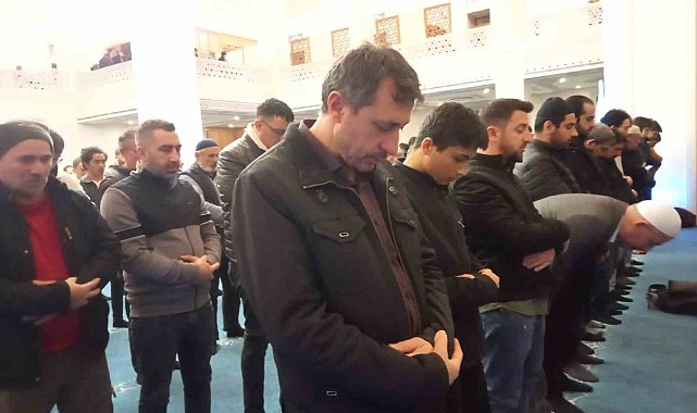 İzmir'de kandil gecesi Filistin için eller semaya açıldı