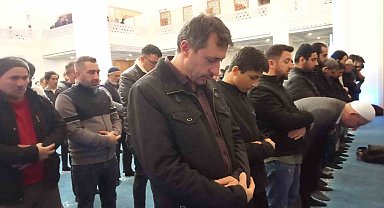 İzmir'de kandil gecesi Filistin için eller semaya açıldı