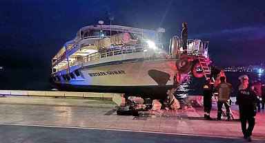 İzmir'de Konak-Bostanlı vapuru karaya çarptı