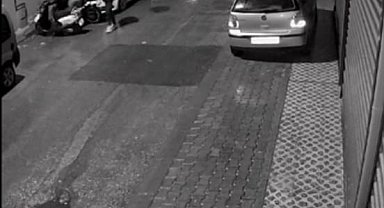 İzmir'deki motosiklet hırsızlığı güvenlik kameralarına yansıdı