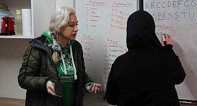 İzmirli kadın muhtarın "eğitim seferberliği" çığ gibi büyüyor