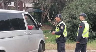 Jandarma alkolmetreyi üfletmek için yarım saat dil döktü, üfleyince cezayı yedi