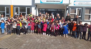 Jandarma ekipleri çocuklara yaptıkları işi çizgi filimle anlattı.