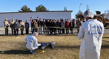 Jandarma ekiplerinden liseli öğrencilere meslek tanıtımı