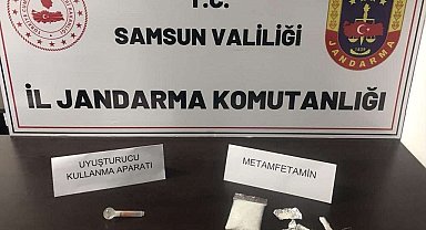 Jandarma şüpheli şahsı uyuşturucuyla yakaladı