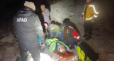 Jandarma ve AFAD kayıp vatandaş için seferber oldu, kayalıklardan düşen adam 4 saatlik çalışmayla kurtarıldı