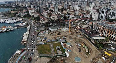 Kadıköy'de Bağdat Caddesi girişine metro engeli: Uzun araç kuyrukları oluştu