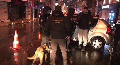 Kadıköy'de yapılan huzur denetiminde üzerinde uyuşturucu madde taşıyan şahıs yakalandı