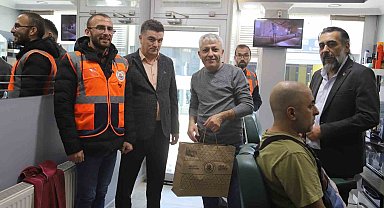 Kağıthane'de kuaför ve berberlere hediye seti dağıtıldı