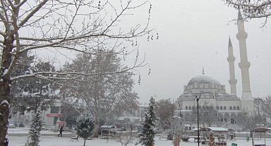 Kahramanmaraş'ta yağan kar, kartpostallık görüntüler oluşturdu