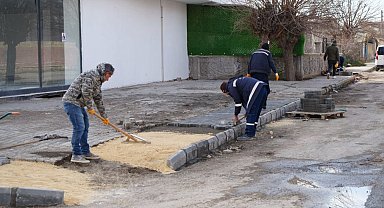 Kaldırım yenileme çalışmaları devam ediyor