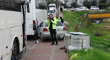 Kaldırımdaki çöp konteynerleri şarampole yuvarlanmasını önledi, o anlar kamerada