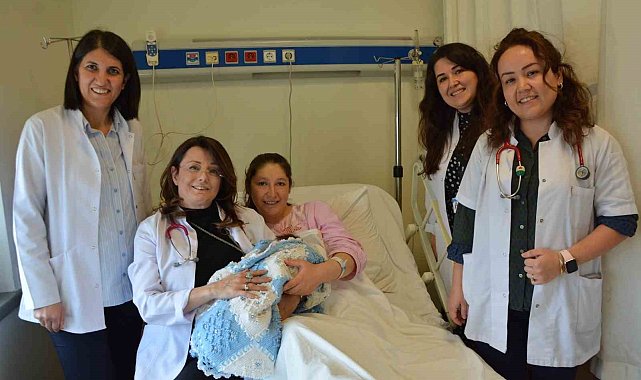 Kalp hastası bebek anne karnında tedavi edildi