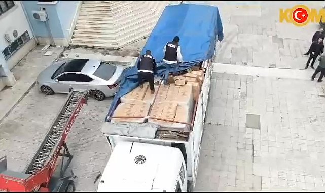 Kamyon kasasında 1 milyon 842 bin 500 tütün dolu makaron yakalandı