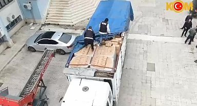 Kamyon kasasında 1 milyon 842 bin 500 tütün dolu makaron yakalandı