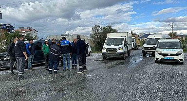 Kamyonet ile hafif ticari araç çarpıştı: 1 yaralı