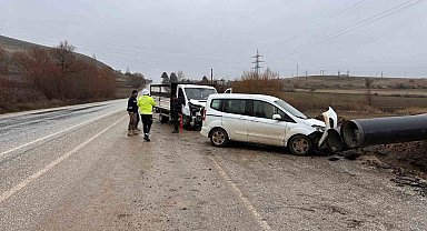 Kamyonet ile otomobil çarpıştı: 1 yaralı