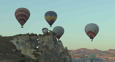 Kapadokya'da yılın ilk gününde görsel şölen