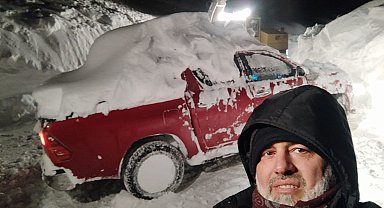 Kar nedeniyle yolda kalan aracını 4 gün sonra buldu