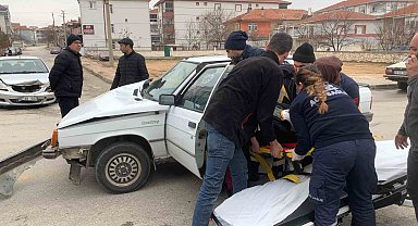 Karaman'da 2 otomobil çarpıştı: 1 yaralı