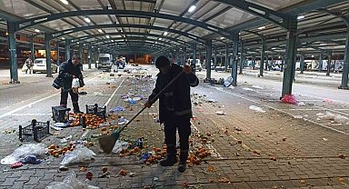 Karesi'de köşe bucak temizlik sürüyor