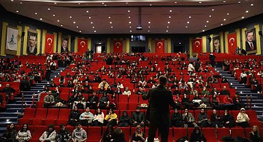 Kariyer Günleri'nde akademisyenler öğrencilerle buluştu