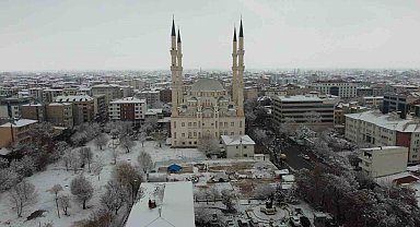 Karla beyaza bürünen Iğdır şehir merkezi havadan görüntülendi