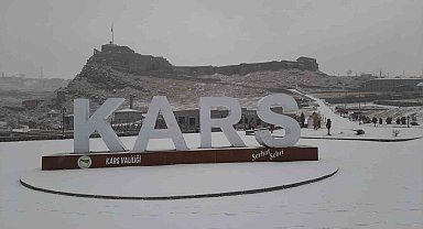 Kars'ta kar yağışı etkili oluyor