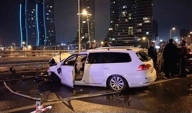 Kartal'da kontrolden çıkan otomobil bariyerlere çarparak durabildi