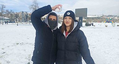 Kartopu savaşı yaparak Vali'ye seslendiler: "1 gün daha tatil istiyoruz"