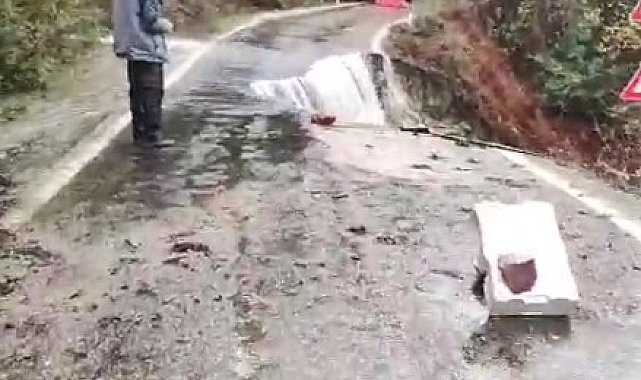 Kastamonu'da heyelan sebebiyle iki ilçenin bağlantısı kesildi
