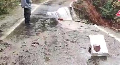 Kastamonu'da heyelan sebebiyle iki ilçenin bağlantısı kesildi