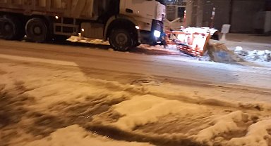 Kastamonu'da kar yağışı etkili oldu, sürücüler zor anlar yaşadı