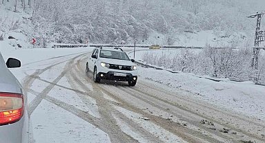 Kastamonu'nun yüksek kesimlerinde yoğun kar yağışı etkili oluyor