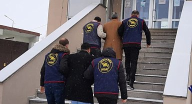 Kasten adam öldürme suçundan aranan 2 şüpheliyi jandarma yakaladı