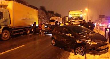 Kayseri'de 8 araçlı zincirleme trafik kazası: 1'i ağır 5 yaralı