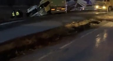 Kayseri'de makaslayan tır karşı şeride geçti: 3 tır birbirine girdi, 3 kişi yaralandı