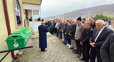 Kazada hurdaya dönen otomobilde hayatını kaybeden iki genç defnedildi