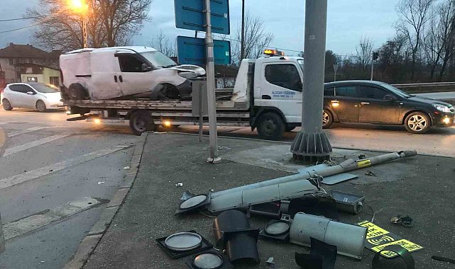 Kazaya karışan araçta yangın çıktı: 1 yaralı
