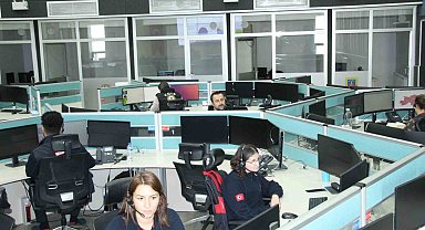 Kedisi mama yemeyen 112'yi arıyor