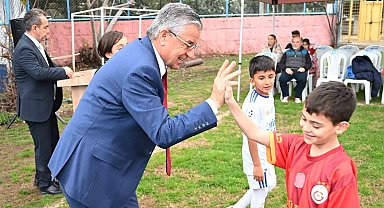Kemer Belediyesi Futbol Okulu'nda formalar dağıtıldı