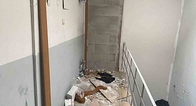 Kentsel dönüşüm nedeniyle boşaltılan bir eve hırsız girince ev sahibi kapıya duvar ördü