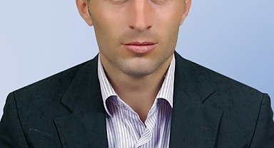 Kestiği ağaç üzerine devrilen işçi ağır yaralandı