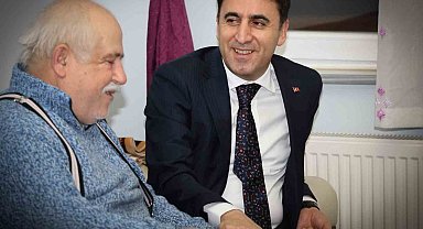 Kıbrıs gazisini evinde ziyaret etti