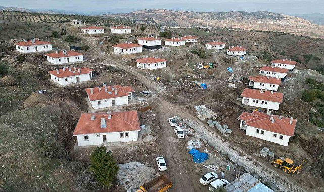 Kilis'te depremzedeler için yapılan köy evlerinin inşası sürüyor