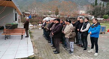 Kırkağaç'ta boğazı kesilerek öldürülen yaşlı kadın toprağa verildi